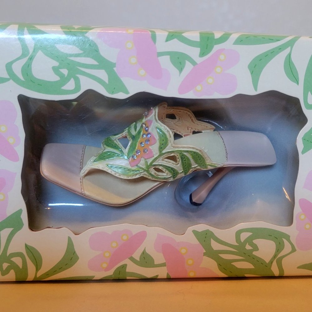 Just The Right Shoe by Raine, Sunday Best